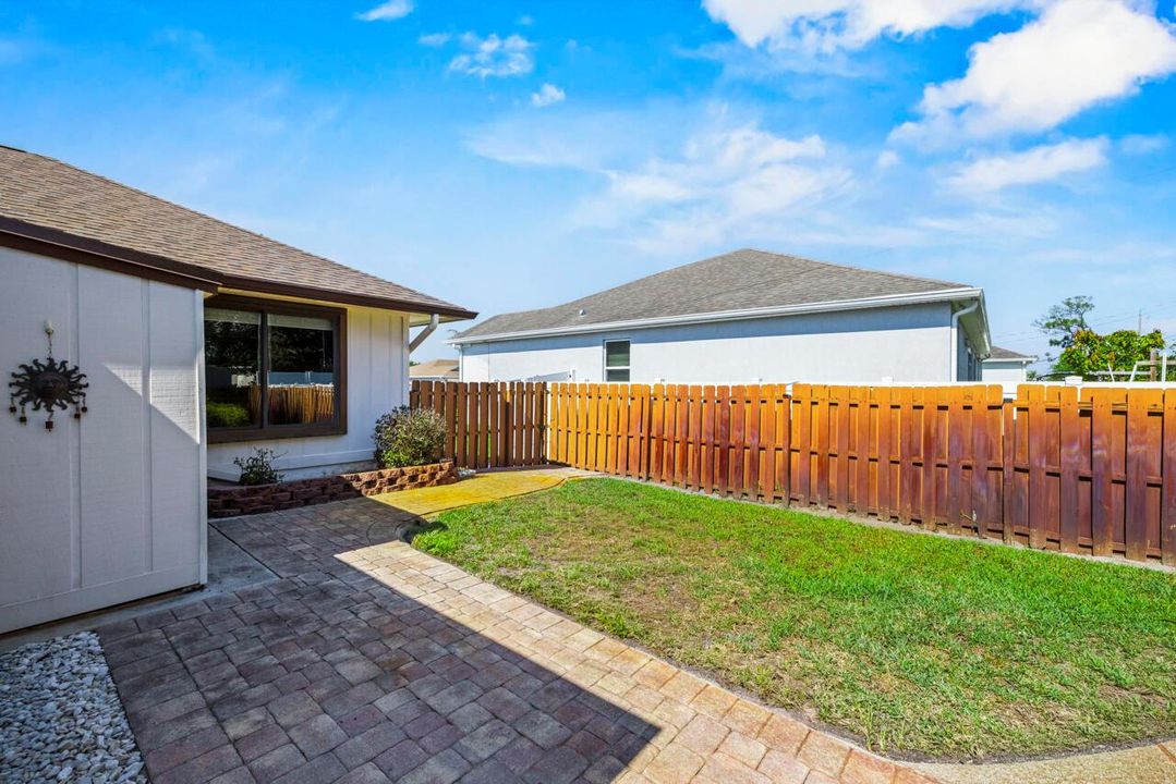 686 SW Hoffenberg Dr-031