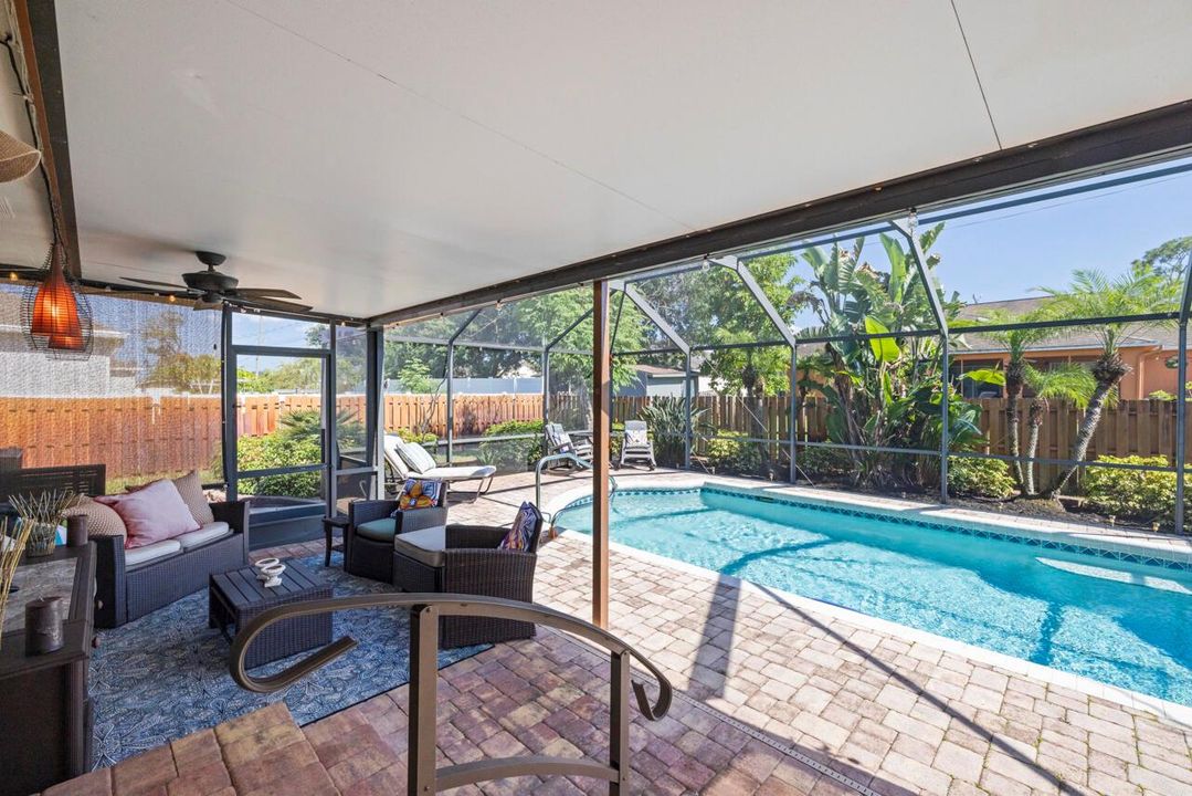 686 SW Hoffenberg Dr-025