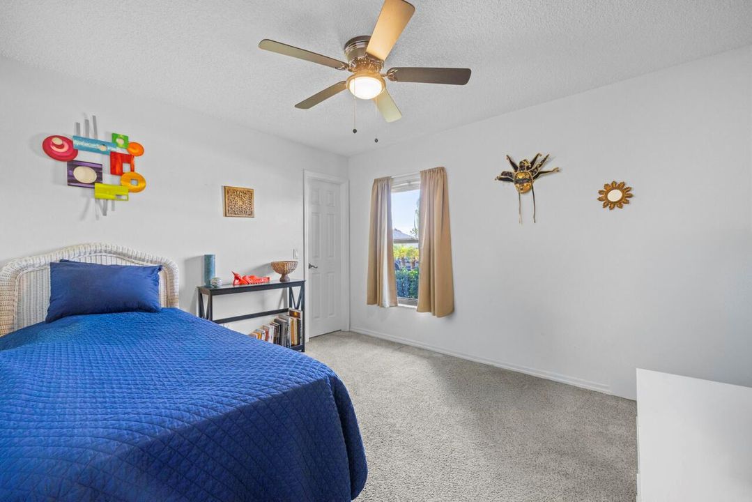 686 SW Hoffenberg Dr-023