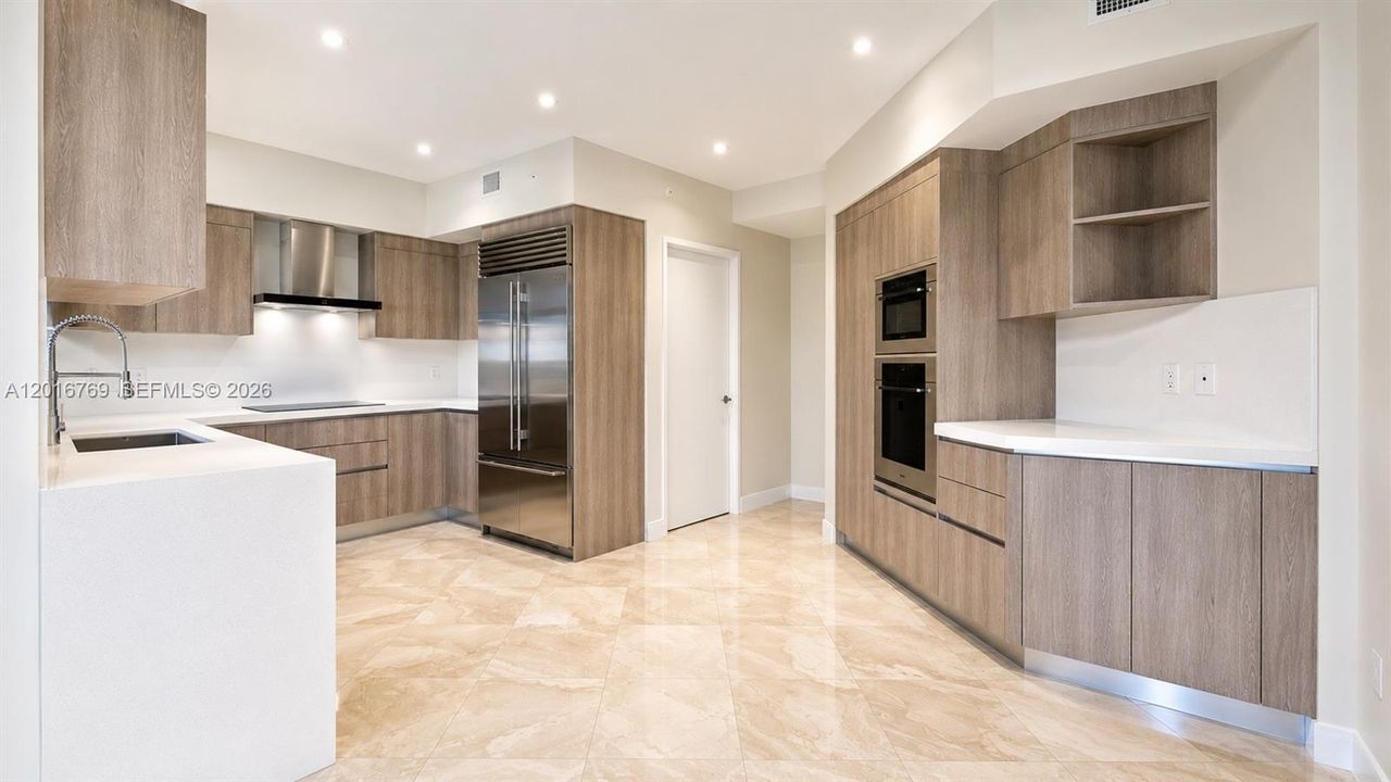 For Sale: $2,900,000 (3 beds, 3 baths, 2470 Square Feet)