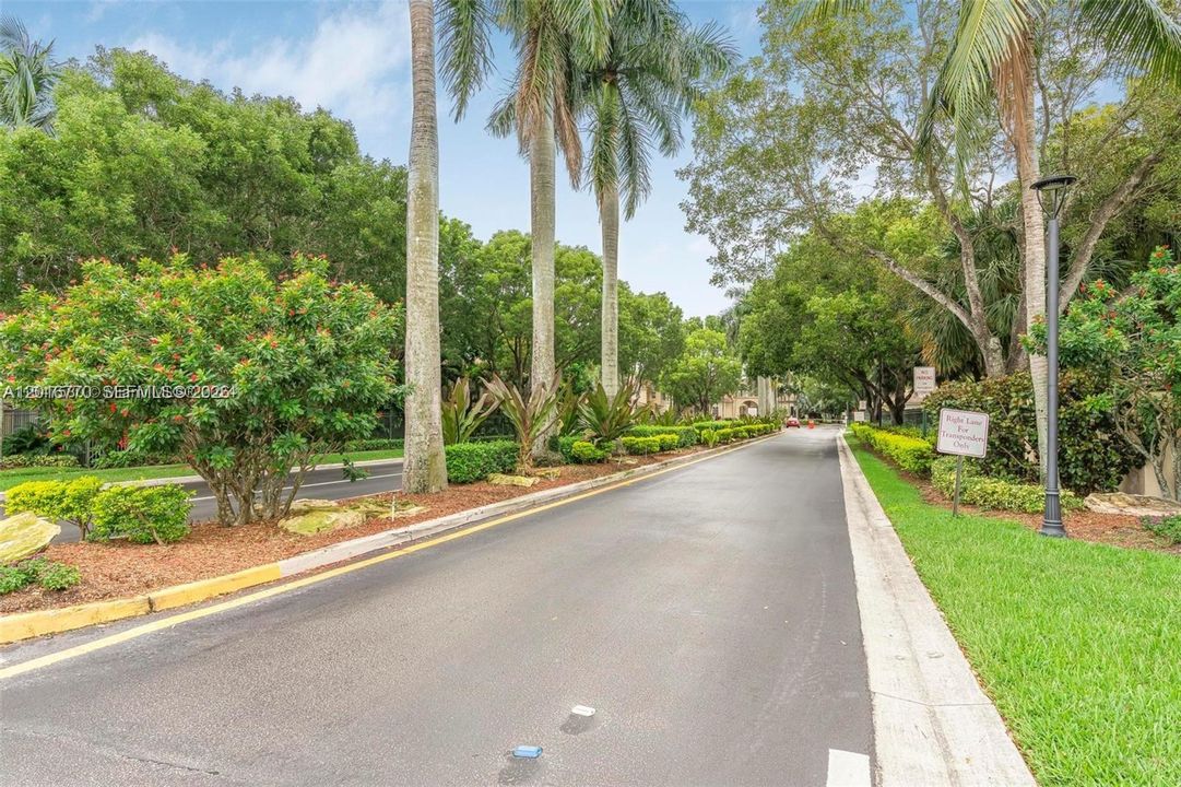 For Sale: $275,000 (1 beds, 1 baths, 850 Square Feet)