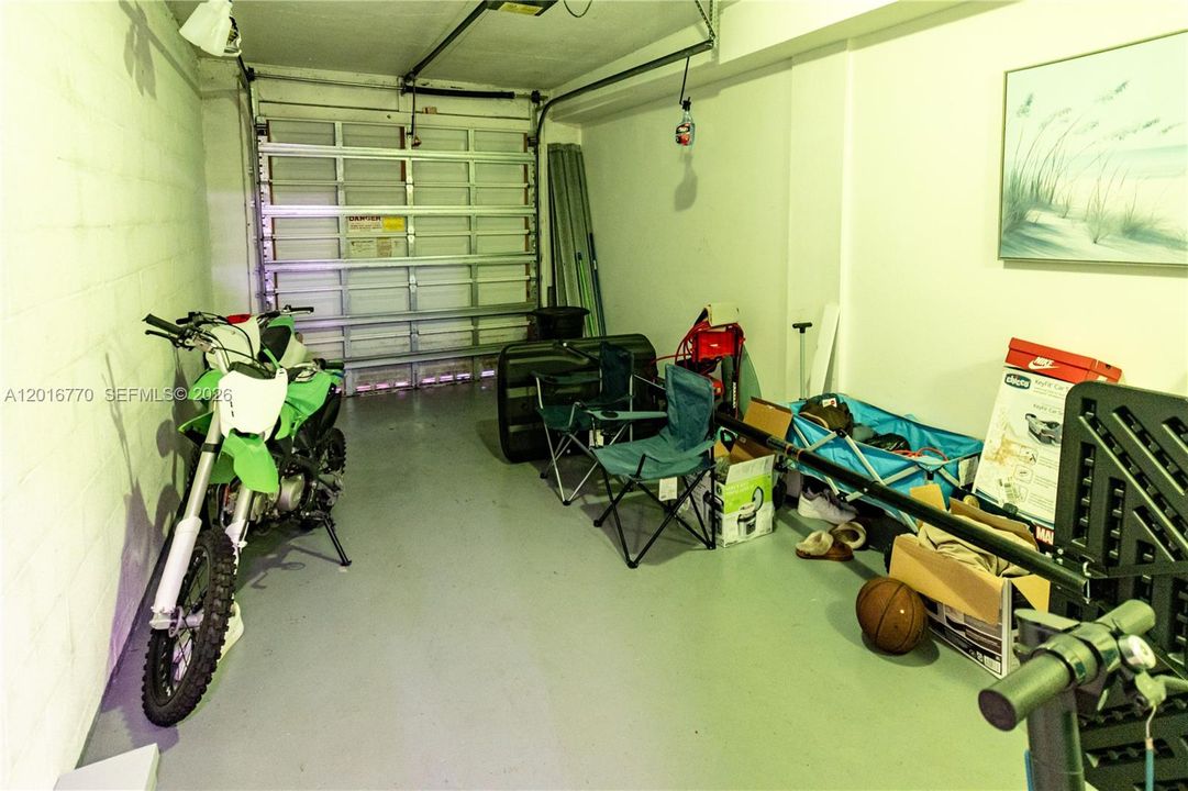 For Sale: $275,000 (1 beds, 1 baths, 850 Square Feet)