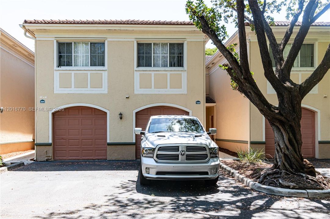 For Sale: $275,000 (1 beds, 1 baths, 850 Square Feet)