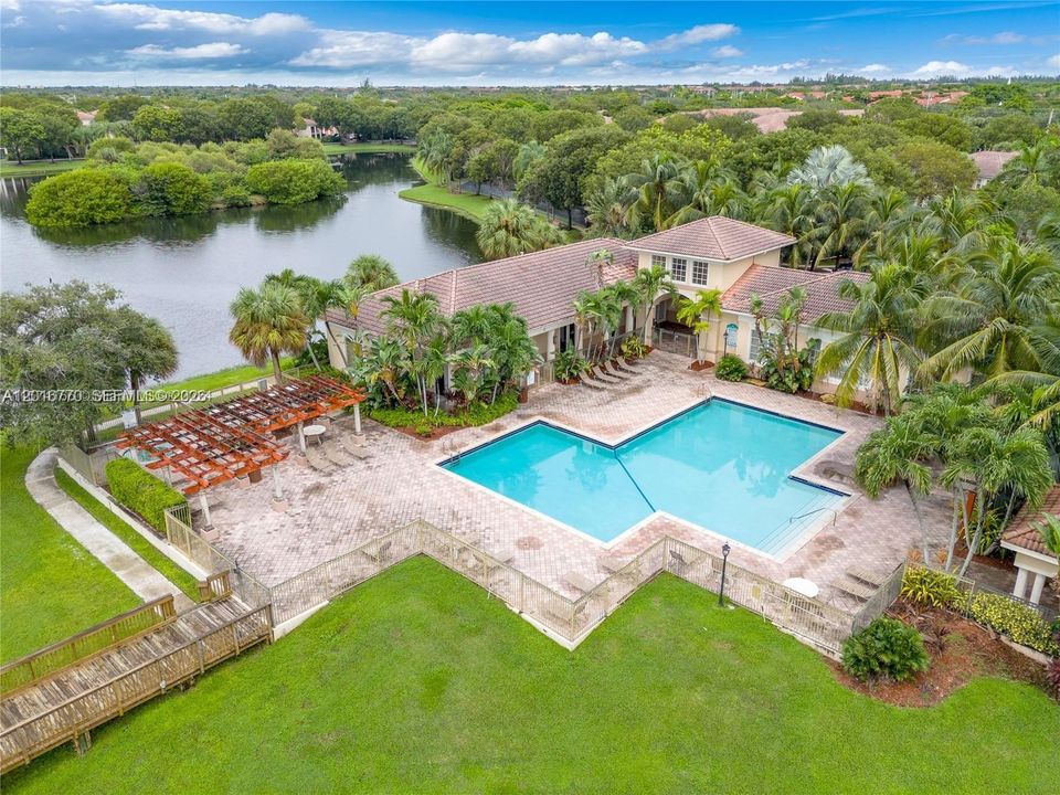 For Sale: $275,000 (1 beds, 1 baths, 850 Square Feet)