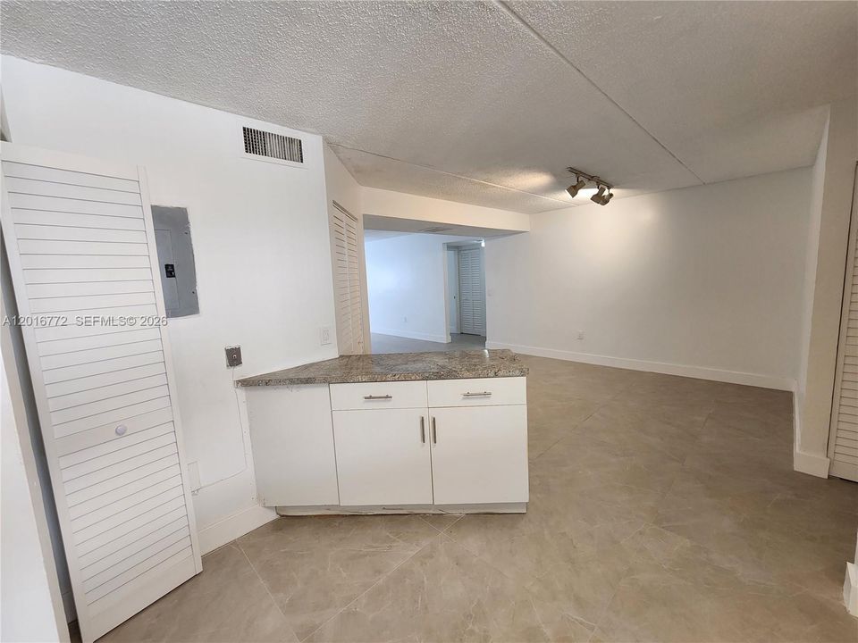 For Rent: $2,600 (3 beds, 2 baths, 1255 Square Feet)