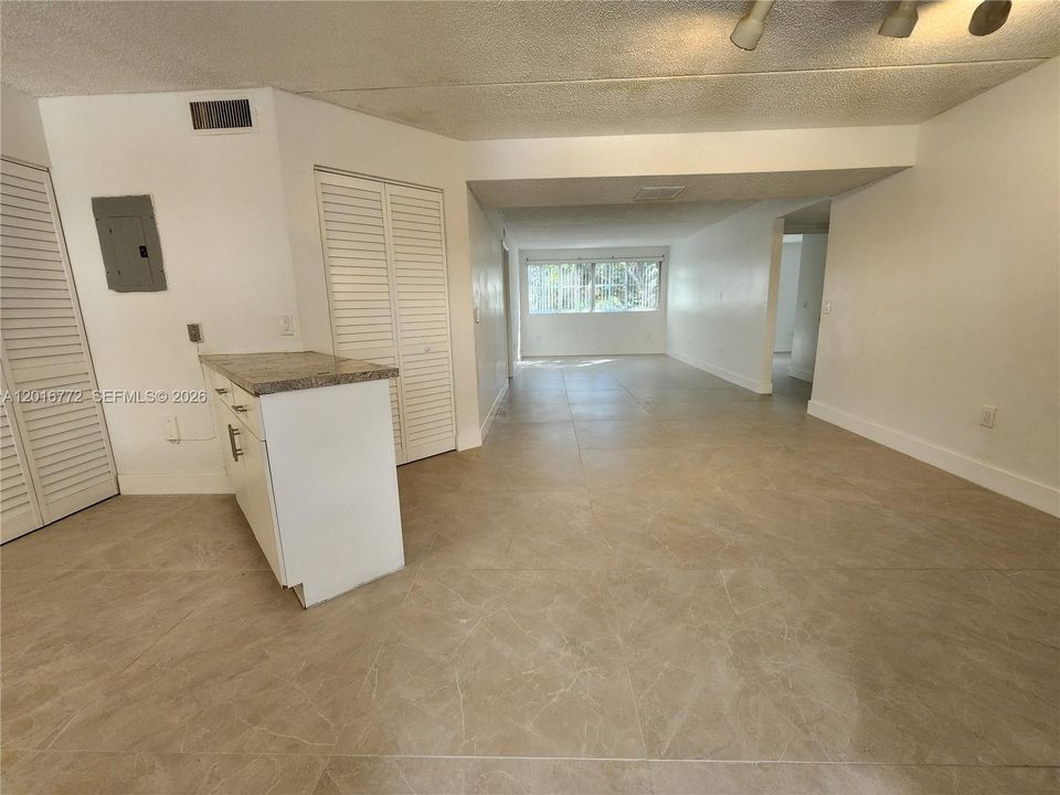 For Rent: $2,600 (3 beds, 2 baths, 1255 Square Feet)