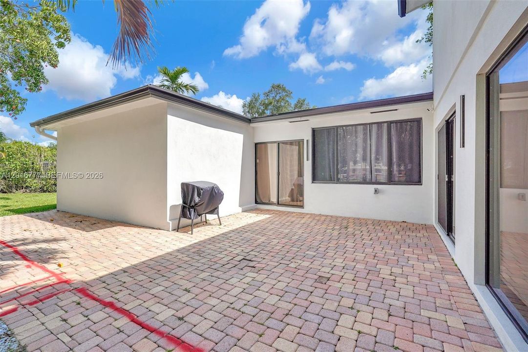 En Venta: $1,100,000 (4 camas, 3 baños, 2374 Pies cuadrados)