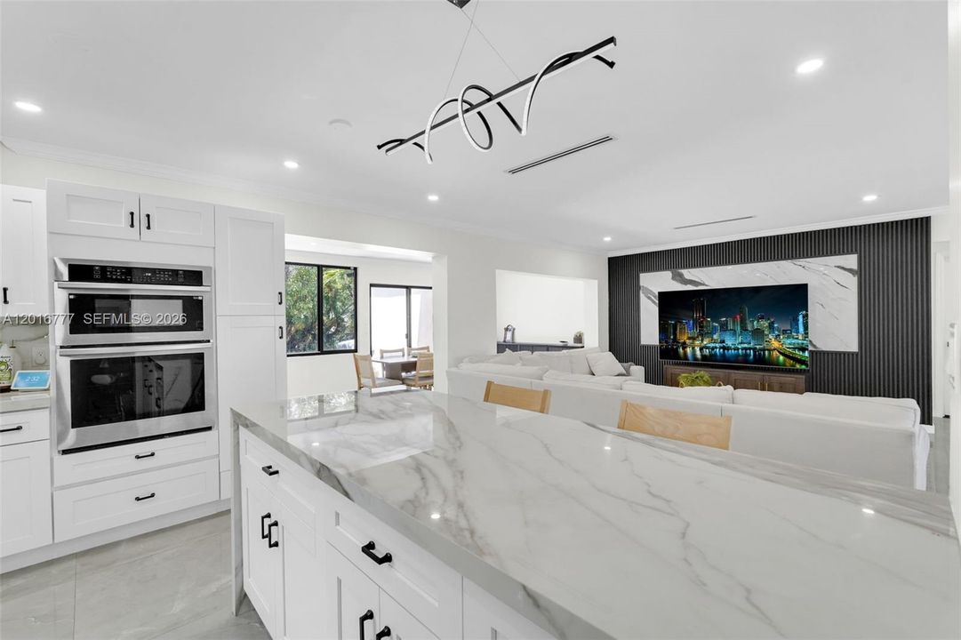 En Venta: $1,100,000 (4 camas, 3 baños, 2374 Pies cuadrados)