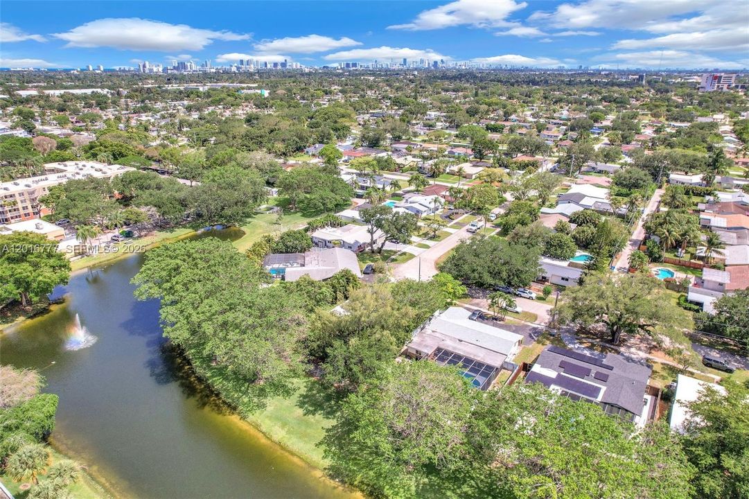 En Venta: $1,100,000 (4 camas, 3 baños, 2374 Pies cuadrados)