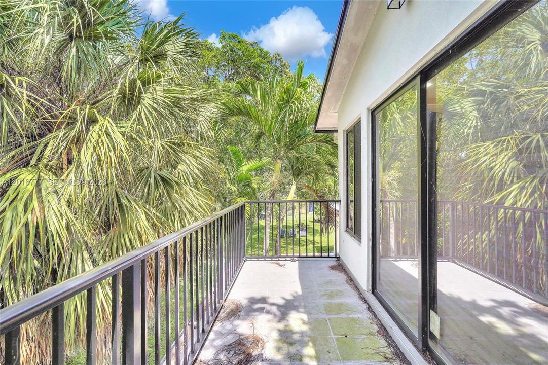 En Venta: $1,100,000 (4 camas, 3 baños, 2374 Pies cuadrados)
