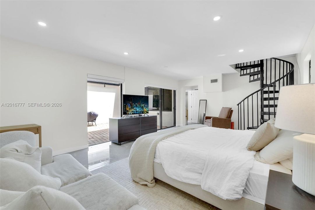 En Venta: $1,100,000 (4 camas, 3 baños, 2374 Pies cuadrados)