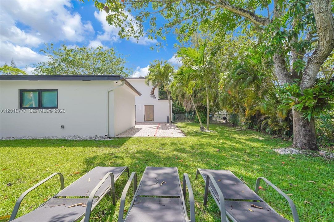 En Venta: $1,100,000 (4 camas, 3 baños, 2374 Pies cuadrados)