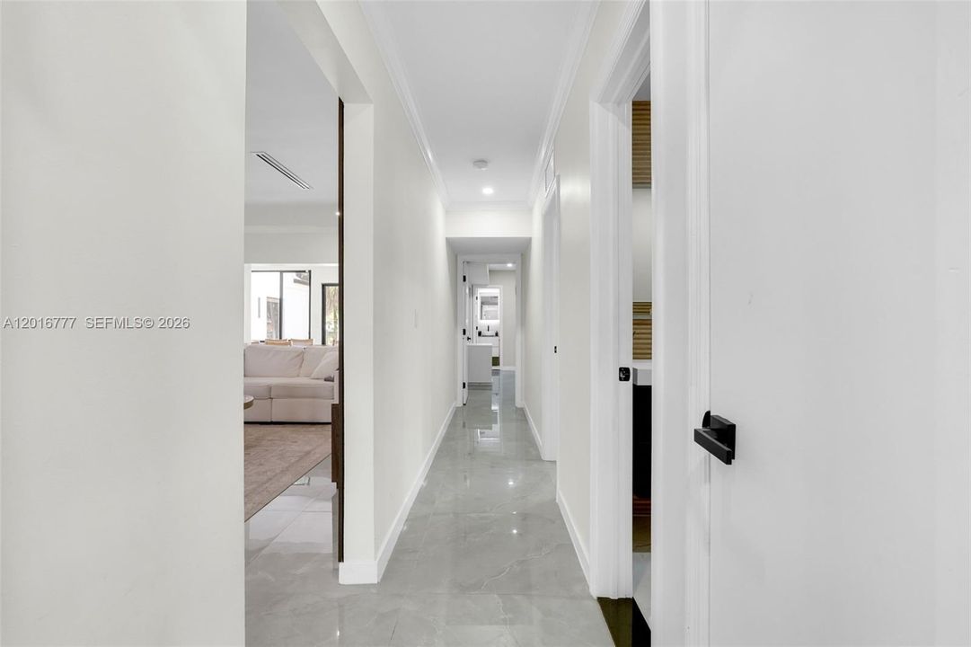 En Venta: $1,100,000 (4 camas, 3 baños, 2374 Pies cuadrados)