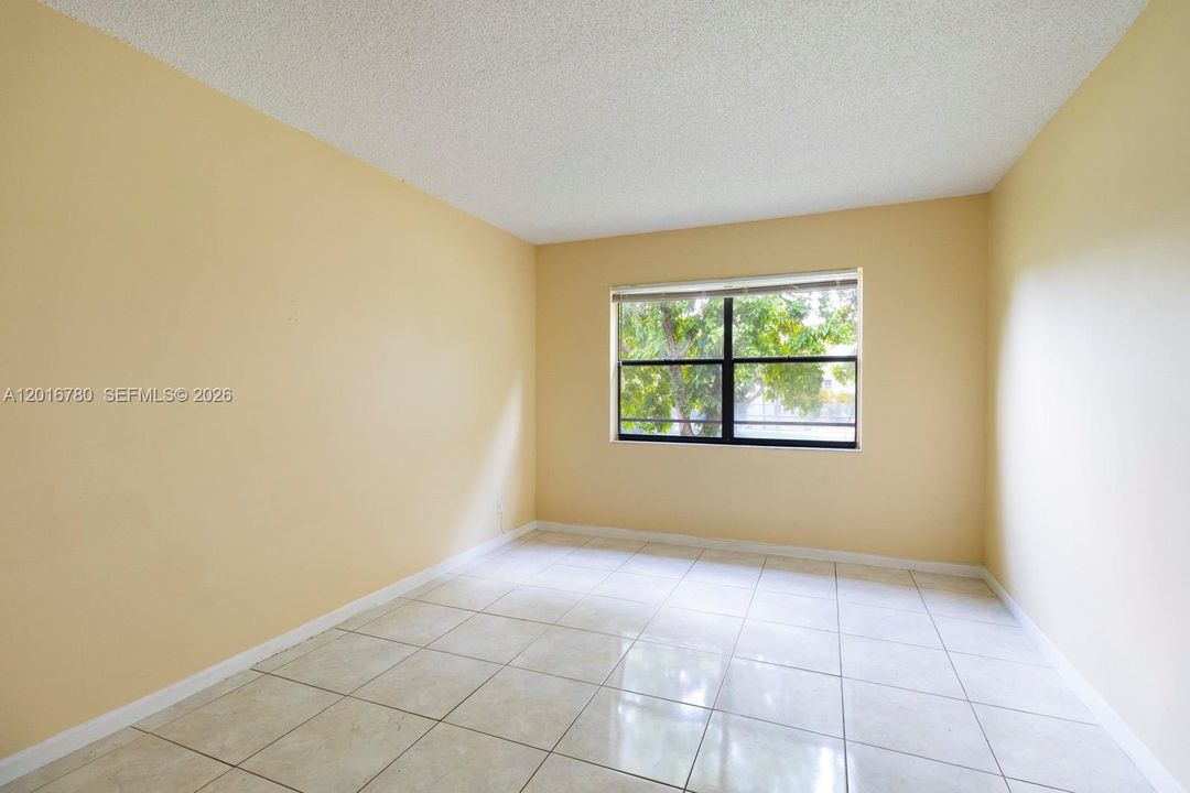 В аренду: $2,595 (3 спален, 2 ванн, 1054 Квадратных фут)