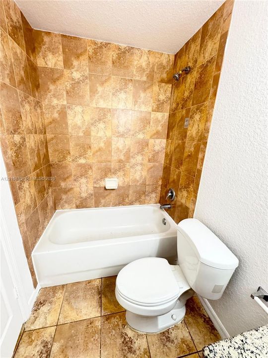 For Rent: $2,500 (3 beds, 3 baths, 1601 Square Feet)