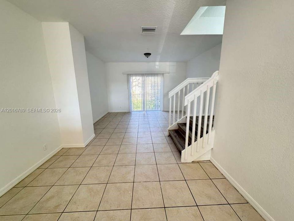 For Rent: $2,500 (3 beds, 3 baths, 1601 Square Feet)