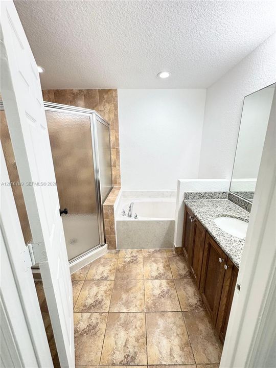 For Rent: $2,500 (3 beds, 3 baths, 1601 Square Feet)
