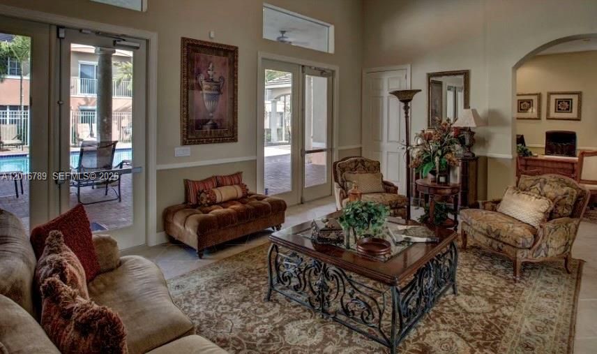 For Rent: $2,500 (3 beds, 3 baths, 1601 Square Feet)