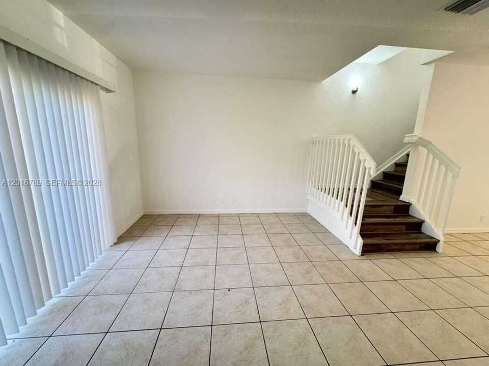 For Rent: $2,500 (3 beds, 3 baths, 1601 Square Feet)