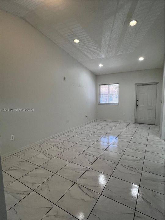 En Renta: $1,750 (2 camas, 2 baños, 815 Pies cuadrados)