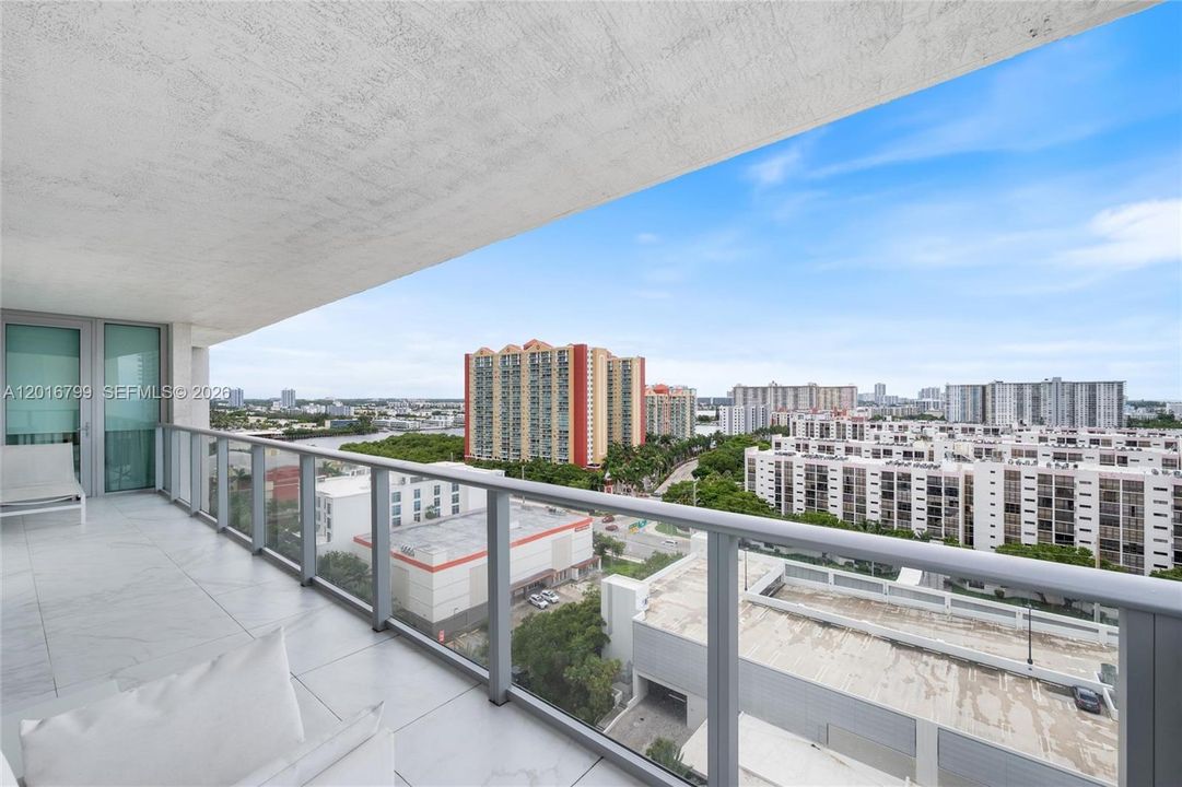For Sale: $1,495,000 (3 beds, 3 baths, 1892 Square Feet)