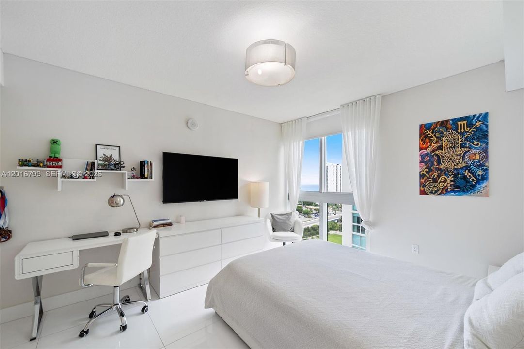 For Sale: $1,495,000 (3 beds, 3 baths, 1892 Square Feet)