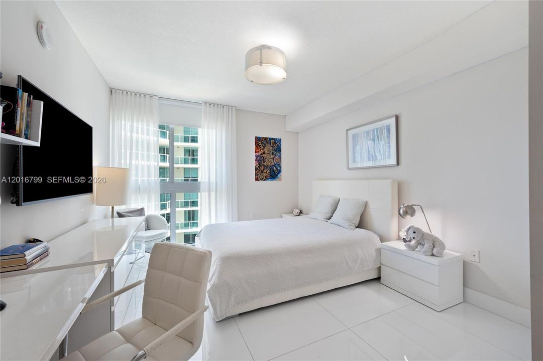 For Sale: $1,495,000 (3 beds, 3 baths, 1892 Square Feet)