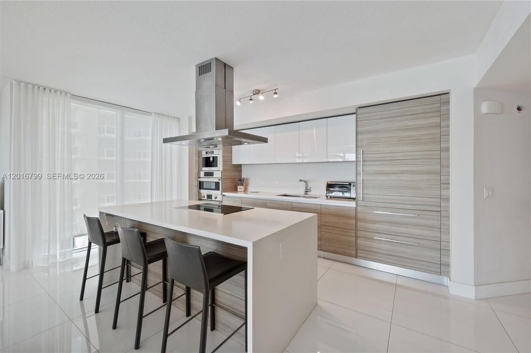 For Sale: $1,495,000 (3 beds, 3 baths, 1892 Square Feet)