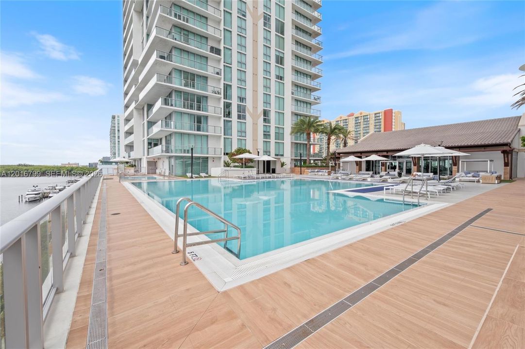For Sale: $1,495,000 (3 beds, 3 baths, 1892 Square Feet)