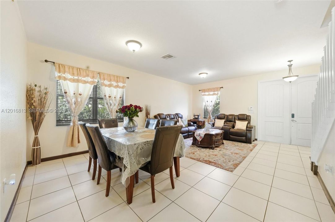 En Venta: $750,000 (6 camas, 4 baños, 3040 Pies cuadrados)