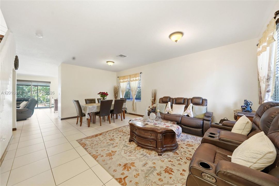 En Venta: $750,000 (6 camas, 4 baños, 3040 Pies cuadrados)