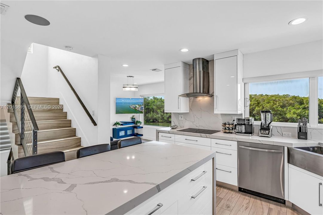 For Sale: $2,100,000 (3 beds, 3 baths, 1619 Square Feet)