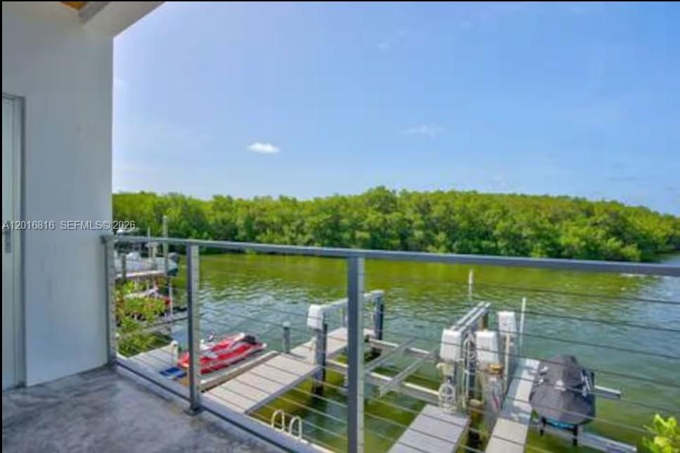 For Sale: $2,100,000 (3 beds, 3 baths, 1619 Square Feet)