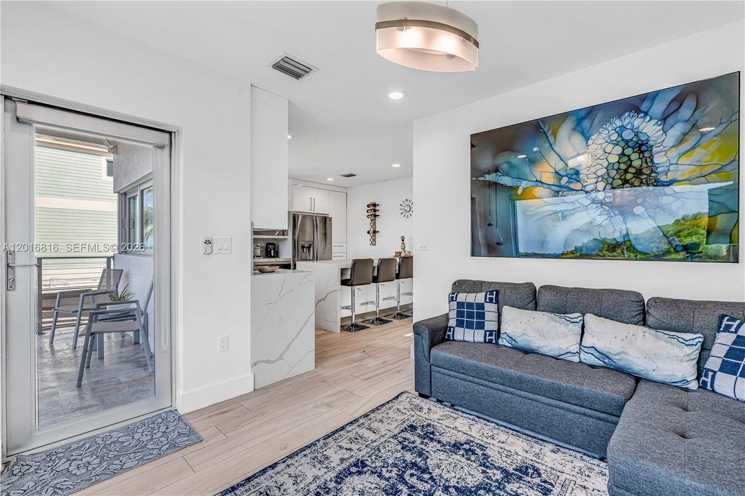 For Sale: $2,100,000 (3 beds, 3 baths, 1619 Square Feet)