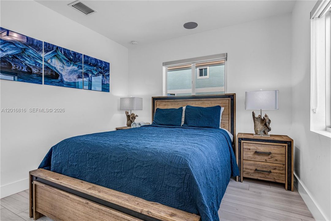 For Sale: $2,100,000 (3 beds, 3 baths, 1619 Square Feet)