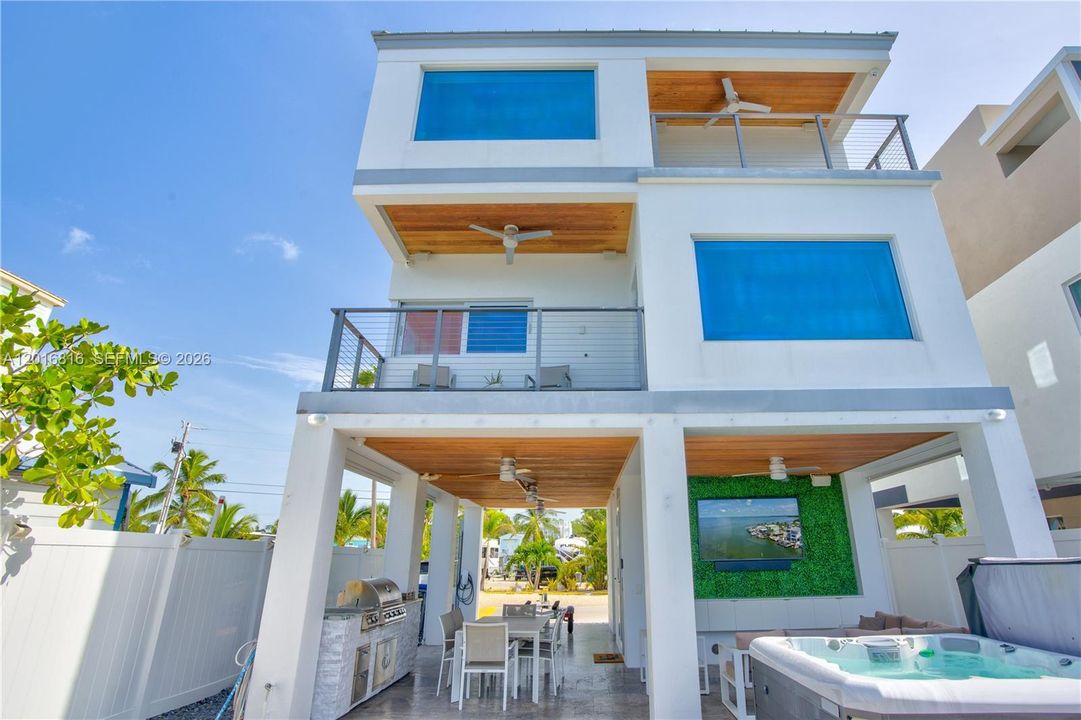For Sale: $2,100,000 (3 beds, 3 baths, 1619 Square Feet)