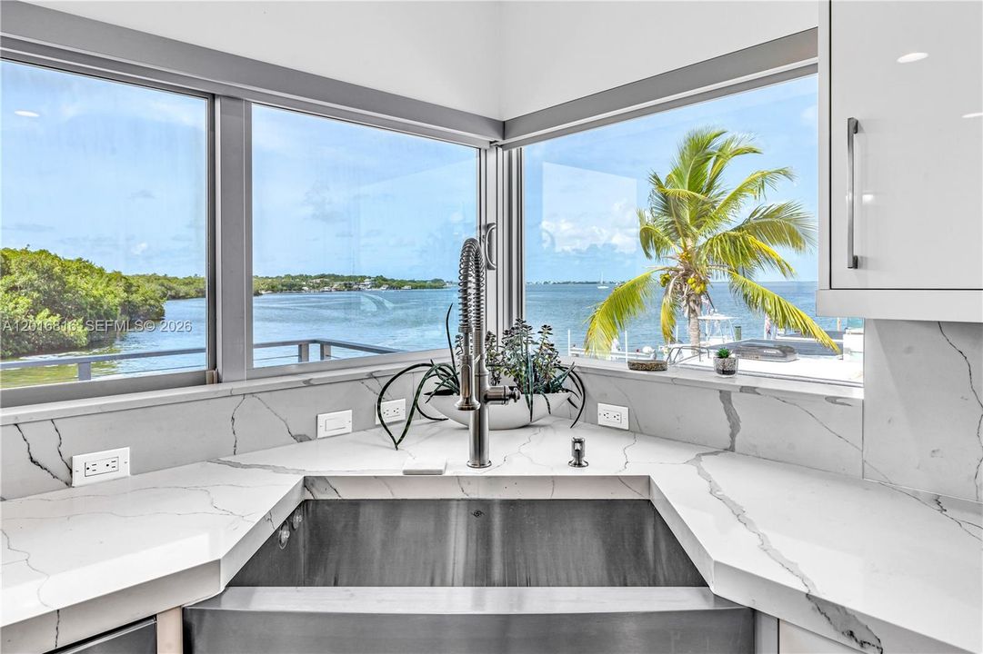 For Sale: $2,100,000 (3 beds, 3 baths, 1619 Square Feet)