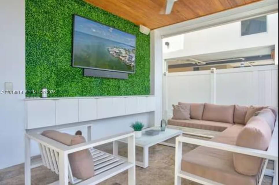 For Sale: $2,100,000 (3 beds, 3 baths, 1619 Square Feet)
