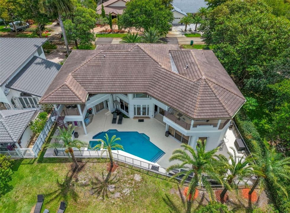 For Sale: $2,994,900 (5 beds, 7 baths, 5664 Square Feet)