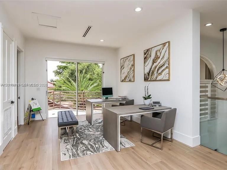 For Sale: $2,994,900 (5 beds, 7 baths, 5664 Square Feet)