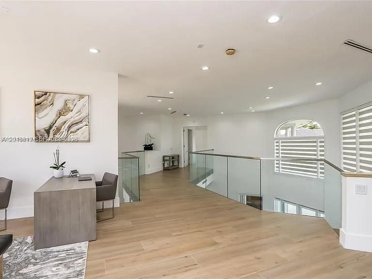 For Sale: $2,994,900 (5 beds, 7 baths, 5664 Square Feet)
