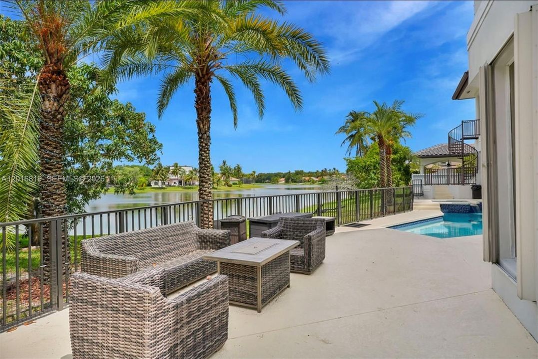 For Sale: $2,994,900 (5 beds, 7 baths, 5664 Square Feet)