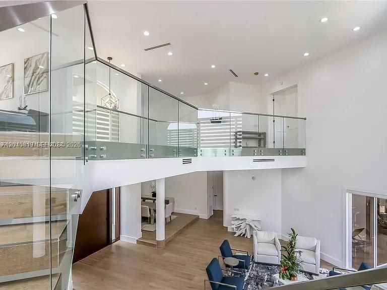 For Sale: $2,994,900 (5 beds, 7 baths, 5664 Square Feet)