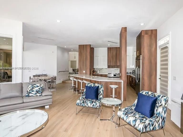 For Sale: $2,994,900 (5 beds, 7 baths, 5664 Square Feet)
