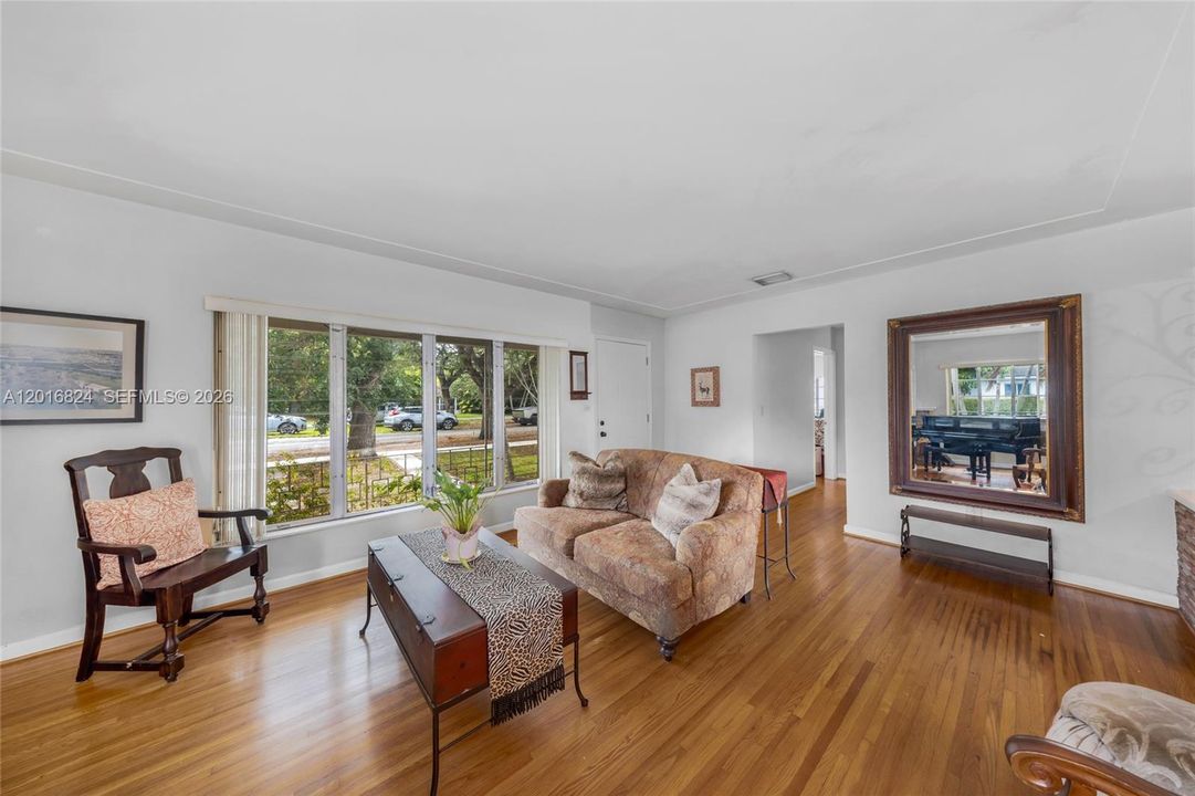 Vendido Recientemente: $775,000 (3 camas, 2 baños, 1671 Pies cuadrados)