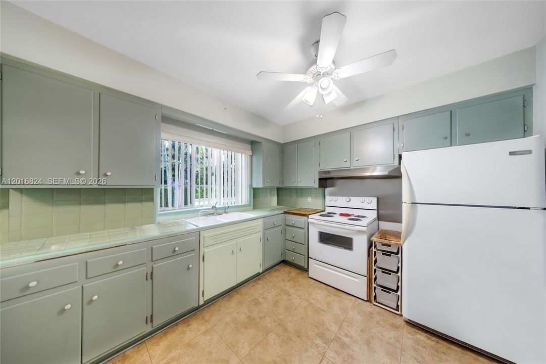 Vendido Recientemente: $775,000 (3 camas, 2 baños, 1671 Pies cuadrados)