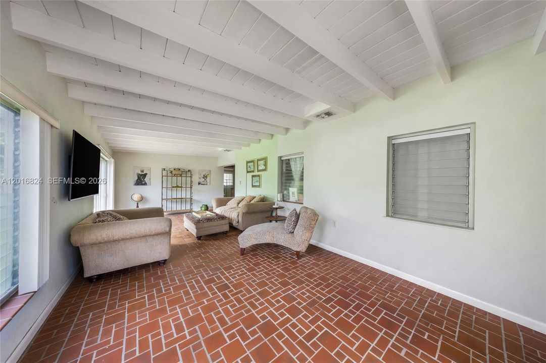 Vendido Recientemente: $775,000 (3 camas, 2 baños, 1671 Pies cuadrados)