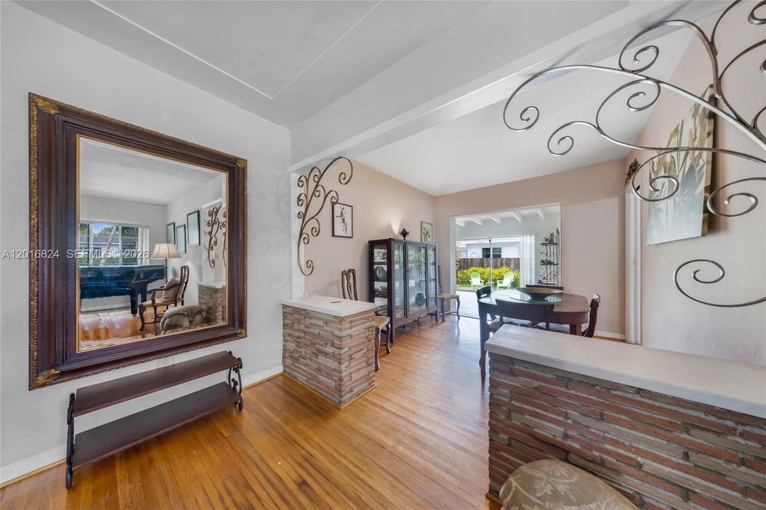 Vendido Recientemente: $775,000 (3 camas, 2 baños, 1671 Pies cuadrados)