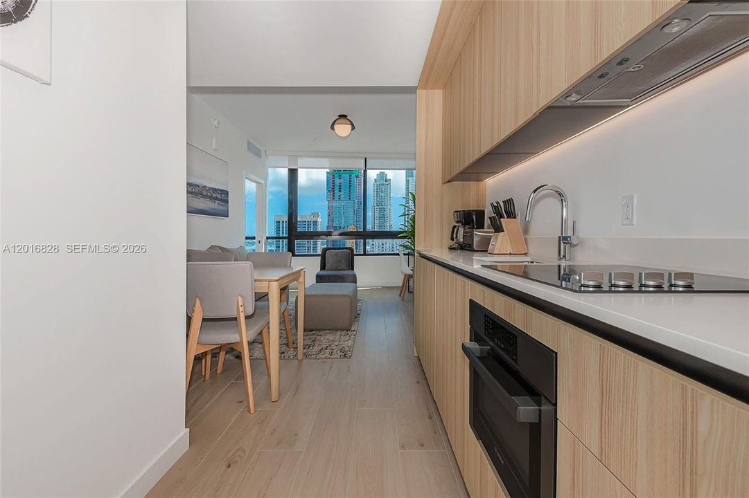 En Venta: $999,000 (2 camas, 2 baños, 696 Pies cuadrados)