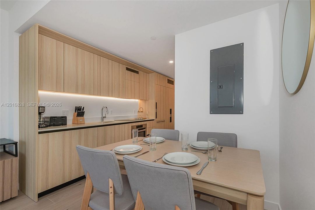 En Venta: $999,000 (2 camas, 2 baños, 696 Pies cuadrados)